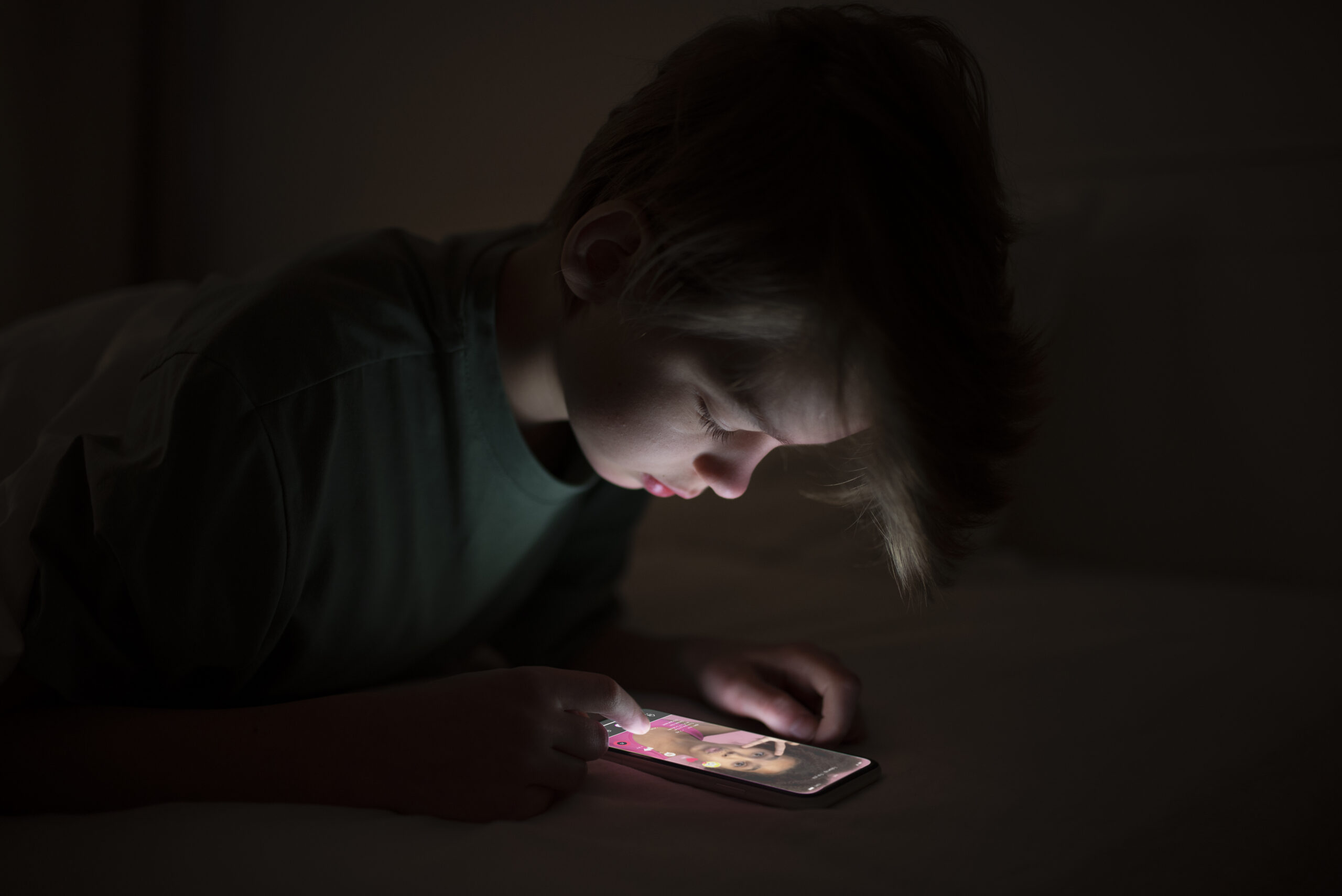 Pantallas, atención y agotamiento emocional